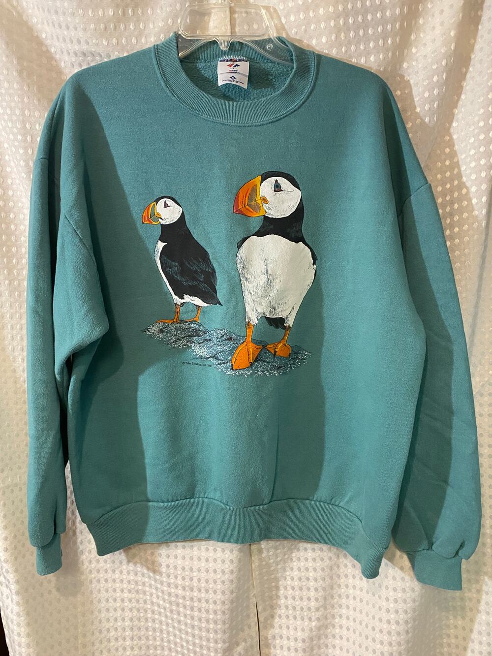 Vintage Classic Sweatshirt with Puffin Graphic Size XL
